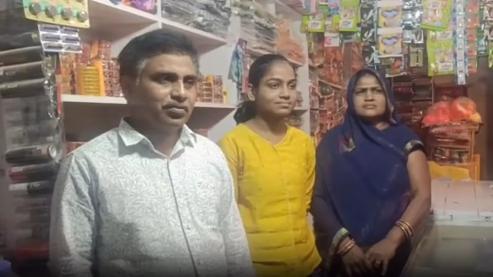 'पलक स्टोर' के मालिक की पलकें खुशी से भीग गईं बेटी पलक की शानदार सफलता से