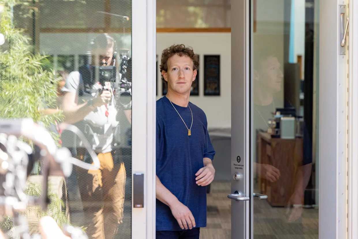 Mark Zuckerberg Gifts Noise-Canceling Headphones to His Neighbors During Construction