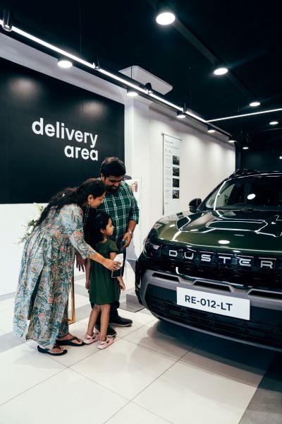 New Renault Duster Nationwide Deliveries begin: Renault Group CEO François Provost hands over key to the first Customer