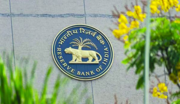 FCNR(B) Deposit Inflows Surge Past $26 Billion Mark in ~45 Days, Estimates SBI Ecowrap Report; Calls for Decisive RBI Intervention to Arrest Rupee Volatility