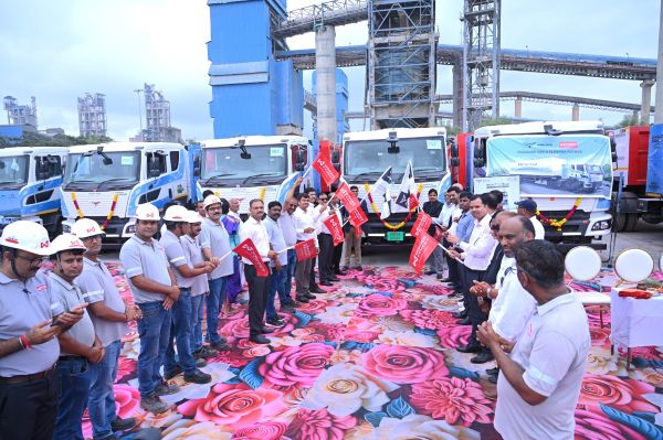 Wonder Cement Deploys 250 Montra Electric Rhino Trucks, Electrifying India's Longest 1,450-KM Freight Route