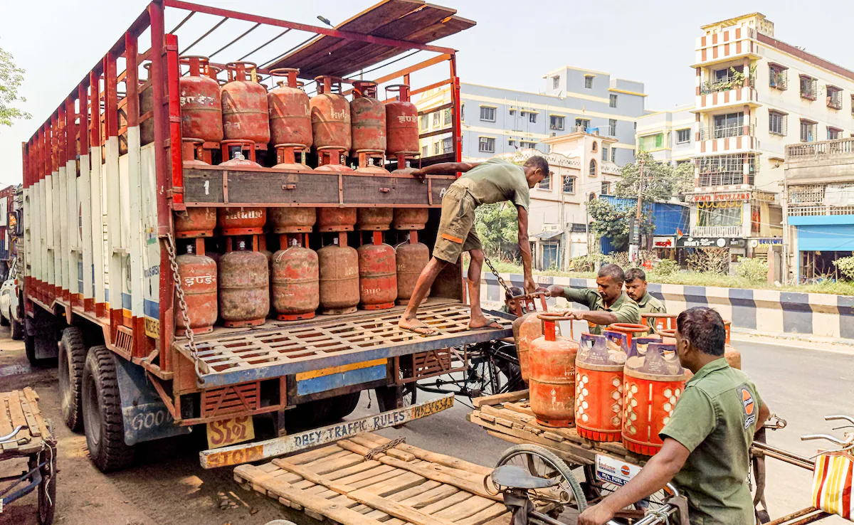New LPG Cylinder Rules From May 1: OTP Delivery, Booking Gap Changes and Price Updates Explained