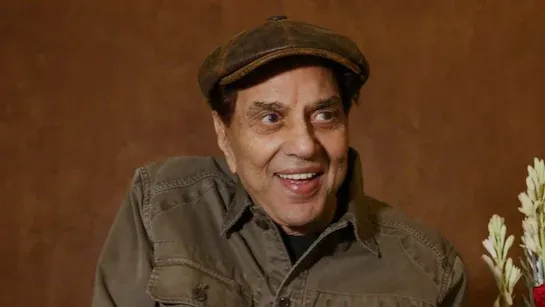Iconic Actor Dharmendra Dies at 89, Film Industry Mourns